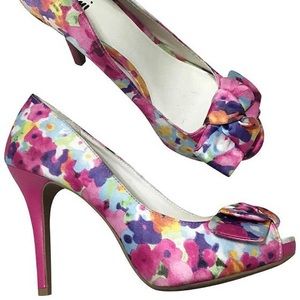 FIONI PINK FLORAL SATIN PUMPS SIZE 10